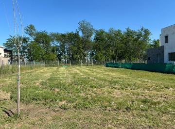 Terreno · 826m² · Venta Terreno / Lote en Barrio Cerrado Village Plaza, Bella Vista