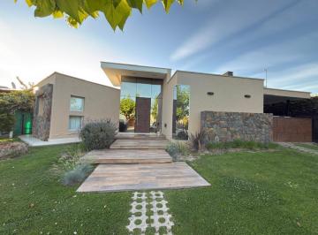 Casa · 300m² · 3 Dormitorios · 2 Cocheras · Casa B° Villa Atilia - Lujan