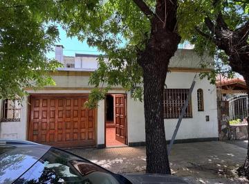 Casa · 120m² · 4 Ambientes · 1 Cochera · Casa Venta 4 Ambientes Haedo