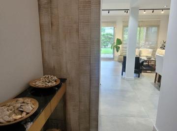 Casa · 30m² · 5 Ambientes · 2 Cocheras · Casa en Sendero