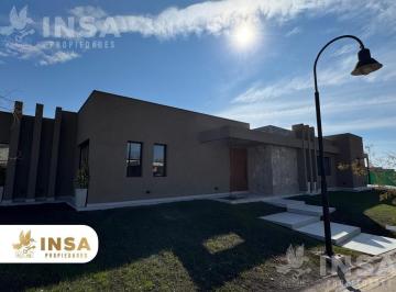 Casa · 225m² · 4 Ambientes · 2 Cocheras · Casa en Venta Barrio Privado Gran Boedo