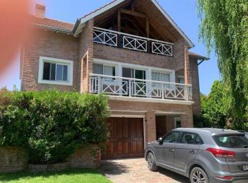 Casa · 412m² · 6 Ambientes · 4 Cocheras · Venta Casa Tres Plantas Impecable Estado en Barrio Cerrado La Colina Don Torcuato
