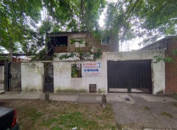 Casa · 156m² · 4 Ambientes · 1 Cochera · Dos Casas a Refaccionar