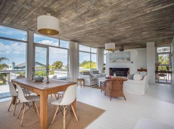 Casa · 150m² · 4 Dormitorios · 2 Cocheras · Casa en Alquiler en La Juanita con Vista Al Mar de 4 Dorm.