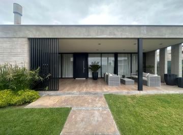 Casa · 228m² · 8 Ambientes · 2 Cocheras · Barrio Rincón Viamonte a - 45
