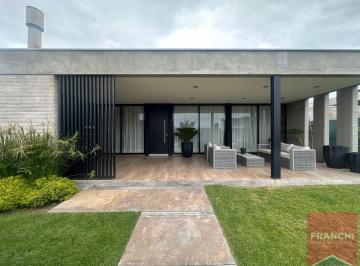 Casa · 228m² · 8 Ambientes · 2 Cocheras · Barrio Rincón Viamonte a - 45