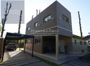Casa · 131m² · 4 Ambientes · 2 Cocheras · Casa 4 Ambientes en Venta Amueblada Cardenal del Monte