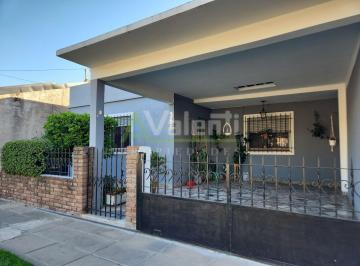 Casa de 4 ambientes, Hurlingham · Casa en Venta 3 Dorm. con Frente y Patio, Villa Tesei, Hurlingham