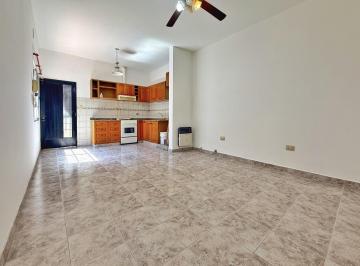 Casa · 85m² · 3 Ambientes · 1 Cochera · Venta - Casa en Rosario