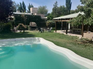 Casa · 196m² · 5 Ambientes · 2 Cocheras · Casa en Perdriel