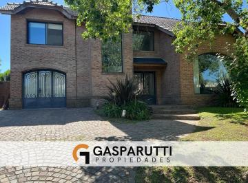 Casa · 200m² · 6 Ambientes · 4 Cocheras · Casa en Venta en Barrio Cerrado Septiembre. Apto Crédito