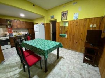 Casa · 73m² · 4 Ambientes · Casa de 3 Dorm. en Venta