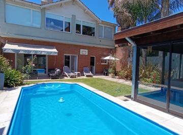 Casa · 159m² · 5 Ambientes · 2 Cocheras · Chalet de Cinco Ambientes, 6 Personas Max. Solo Familias.