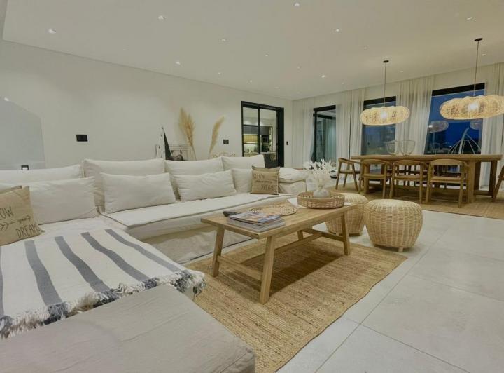 Casa · 421m² · 5 Ambientes · 2 Cocheras