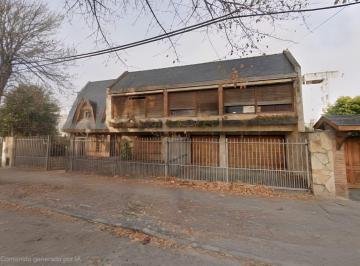 Casa · 394m² · 4 Ambientes · 4 Cocheras · Chalet 4 Amb C/ Cochera 394 m² S/ Lote 788 m² - Ramos Mejia