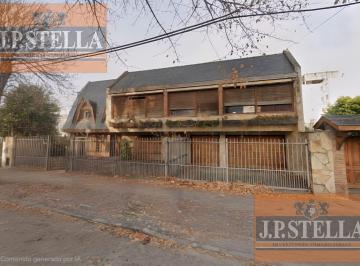 Casa · 394m² · 4 Ambientes · 4 Cocheras · Chalet 4 Amb C/ Cochera 394 m² S/ Lote 788 m² - Ramos Mejia