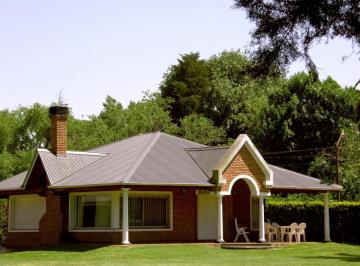 Casa · 1660m² · 5 Ambientes · 1 Cochera · Casa - Roldán