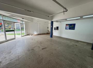 Local comercial · 200m² · 3 Ambientes · 1 Cochera · Local - Tiro Suizo