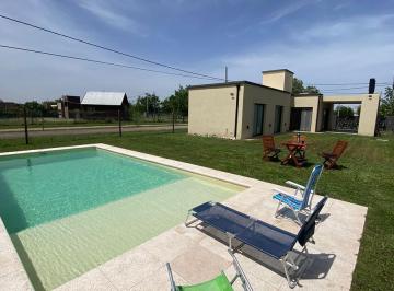 Casa · 88m² · 4 Ambientes · 1 Cochera · Casa en Punta Chacra, Roldan