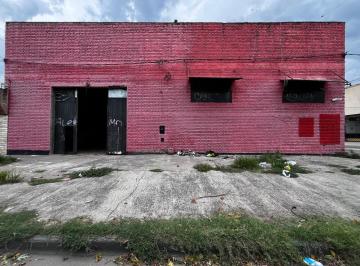 Local comercial · 360m² · Amplio Galpon en Venta, Oportunidad Ideal Para Almacenamiento o Negocio en Rosario