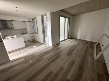 Departamento · 94m² · 4 Ambientes · Local - República de La Sexta
