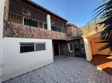 PH · 127m² · 5 Ambientes · PH en Barrio Saladillo