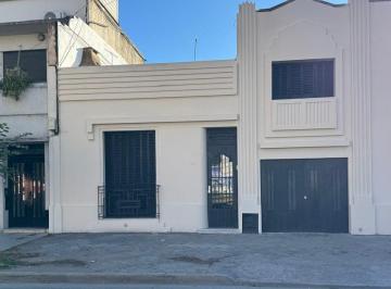 Casa · 163m² · 5 Ambientes · 1 Cochera · Casa en Barrio Lourdes