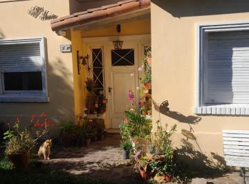 Casa de 4 ambientes, La Plata · Chalet Sobre Lote de 800 m² Zona Republica de Los Niños