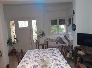 Casa de 4 ambientes, La Plata · Chalet Sobre Lote de 800 m² Zona Republica de Los Niños