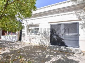 Casa · 170m² · 4 Ambientes · 1 Cochera · Casa en Venta de 3 Dorm. La Plata