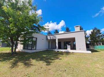 Casa · 157m² · 4 Ambientes · 2 Cocheras · Casas en Venta en El Naudir Desde Usd250.000