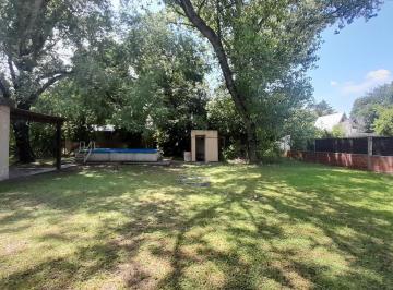 Casa · 895m² · 1 Ambiente · Casa en Venta a Reciclar con 900 m² de Terreno y Pileta - Funes