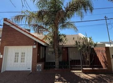 Casa · 154m² · 3 Dormitorios · 1 Cochera · Casa - Barrio Ilolay