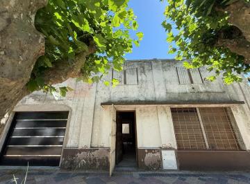 Casa · 1119400m² · 3 Ambientes · 1 Cochera · Casa de 3 Ambientes Al Frente - Lanús Oeste