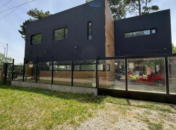 Casa de 5 ambientes, Atlántida · En Venta Propiedad Minimalista y Moderna, Barrio Atlántida