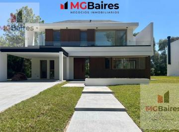 Casa · 350m² · 6 Ambientes · 6 Cocheras · Casa a Estrenar en Venta en Saint Thomas Este - Oeste