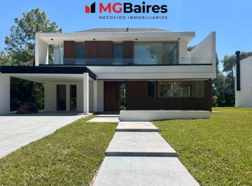 Casa · 350m² · 6 Ambientes · 6 Cocheras · Casa a Estrenar en Venta en Saint Thomas Este - Oeste
