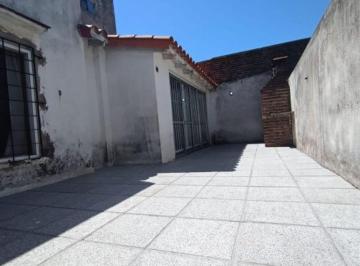 APTO CREDITO! CASA INTERNA. LA MISMA ESTA COMPUESTA POR PEQUEÑO PATIO DELANTERO  · Apta Credito! Casa!