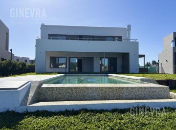 Casa · 216m² · 6 Ambientes · 2 Cocheras · Casa en Venta en Santa Ana Villanueva