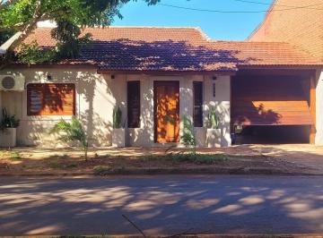 Casa · 220m² · 4 Ambientes · 2 Cocheras · Cf1320 - Casa Apta Crédito Hipotecario - 3 Dorm. - Av Las Heras y López y Planes