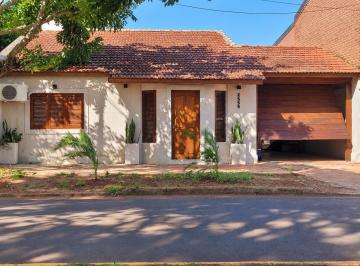 Casa · 220m² · 4 Ambientes · 2 Cocheras · Cf1320 - Casa en Venta - 3 Dorm. - Av Las Heras y López y Planes