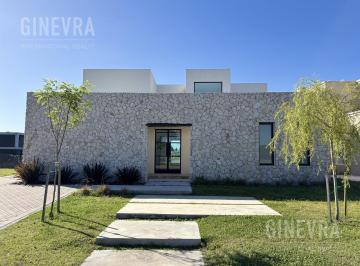Casa · 223m² · 7 Ambientes · 2 Cocheras · Casa en Venta en Santa Ana Villanueva