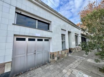 Casa · 126m² · 4 Ambientes · 1 Cochera · Colonia - Venta Casa de 3 Dorm. Garage y Patio