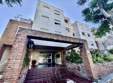 Departamento · 52m² · 3 Ambientes · 1 Cochera · Apartamento en Venta de 2 Dorm. y Cochera Céntrico, con Renta!