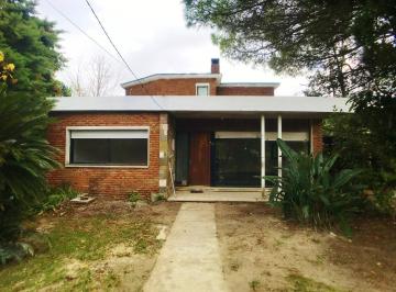 Casa · 1824m² · 5 Ambientes · Casa en Venta de 4 Dorm. con Gran Terreno a m de Rambla Costanera en Colonia del Sacrame