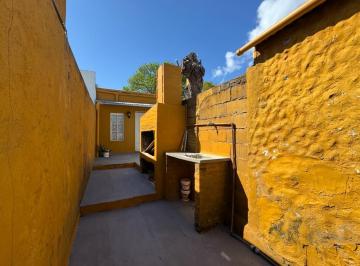 Casa · 47m² · 3 Ambientes · Casa en Venta de 2 Dorm. y Patio Al Frente Colonia del Sacramento