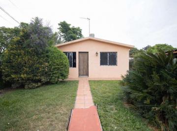 Casa · 161m² · 4 Ambientes · 2 Cocheras · Venta 2 Casas en Terreno 500 m Las Toscas Cocher