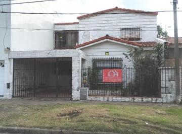 Casa · 158m² · 6 Ambientes · 1 Cochera · Casa en Venta