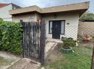 Casa · 100m² · 3 Ambientes · Venta Casa 2 Dorm. y Quincho a Una Cuadra de Av Valette, Burlando 1500 - Luis Guillon