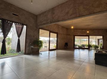 Quinta vacacional · 615m² · 8 Ambientes · 2 Cocheras · Casa Quinta Apto Uso Comercial - Terreno Esq 5.000 m² - Sup Cubierta 615 m² - Escritura - Av Valparai